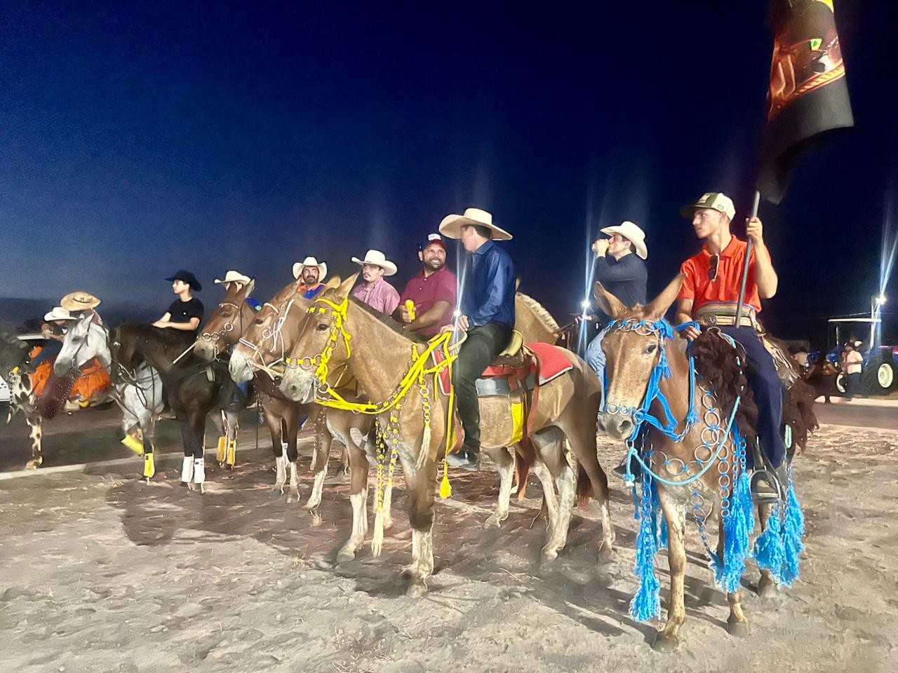 Primeiro Encontro de Muladeiros tem cavalgada noturna nas ruas de Boa Vista  