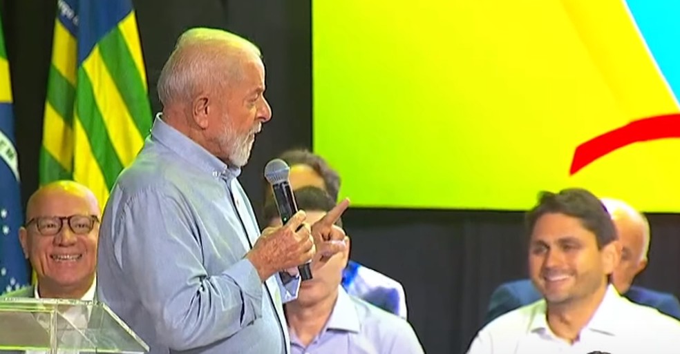 Lula ao lado do ministro das Comunicações, Juscelino Filho. — Foto: Reprodução/CanalGov