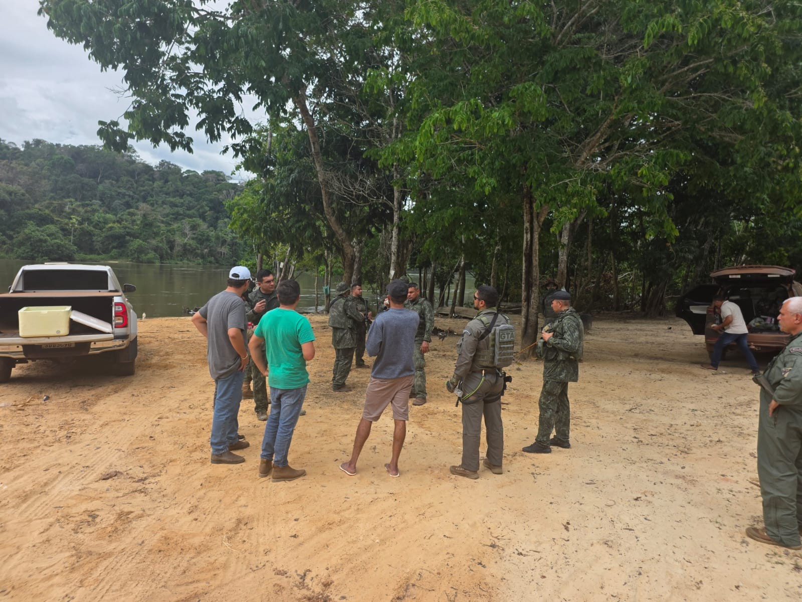 Sobrevivente é resgatado após ataque por engano que matou sete garimpeiros na Amazônia; VÍDEO