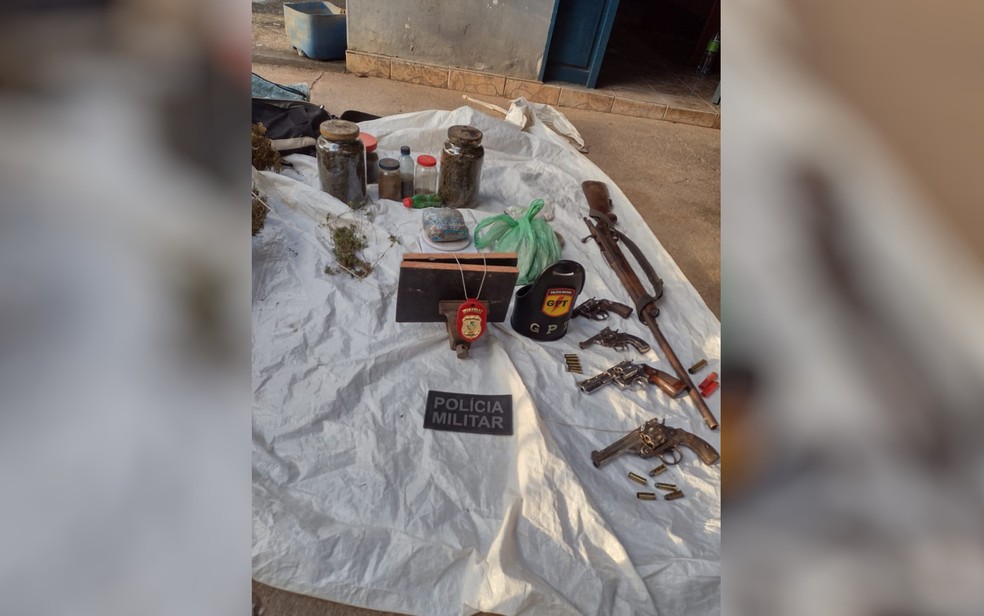 Armas apreendidas durante ação da PM com quatro mortos em Cavalcante, Goiás — Foto: Divulgação/Polícia Civil 