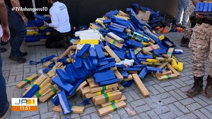 Polícia encontra 1 tonelada e 300 kg de drogas após tombamento de caminhão