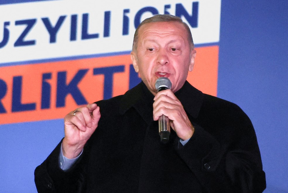 O presidente turco, Tayyip Erdogan, fala na sede do Partido AK em Ancara, na Turquia, em 15 de maio de 2023. — Foto: REUTERS/Umit Bektas
