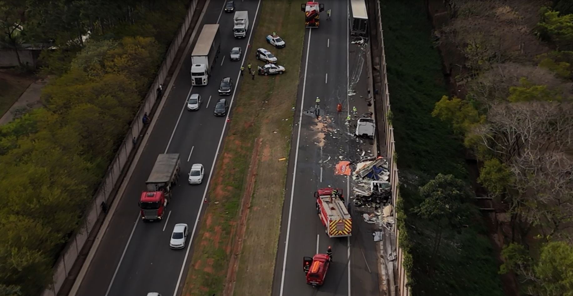 Caminhões são retirados do Anel Viário após acidente que deixou uma pessoa morta em Campinas 