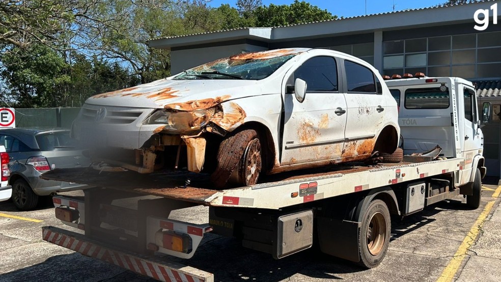Carro envolvido no atropelamento de irmãos em Cruz Alta — Foto: Greici Siezemel/RBS TV