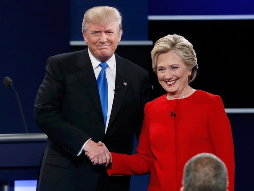 Donald Trump e Hillary Clinton durante um debate na época da campanha presidencial — Foto: Mike Segar/Reuters