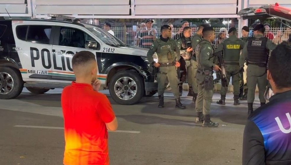 Motociclista é preso após atropelar pedestre enquanto fugia da polícia em Fortaleza. — Foto: Reprodução