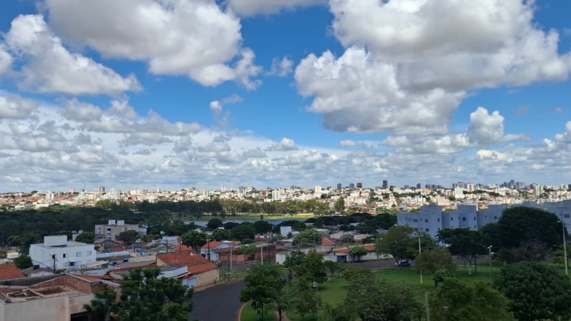 Domo de calor e pouca chuva marcam o tempo no Triângulo e Alto Paranaíba