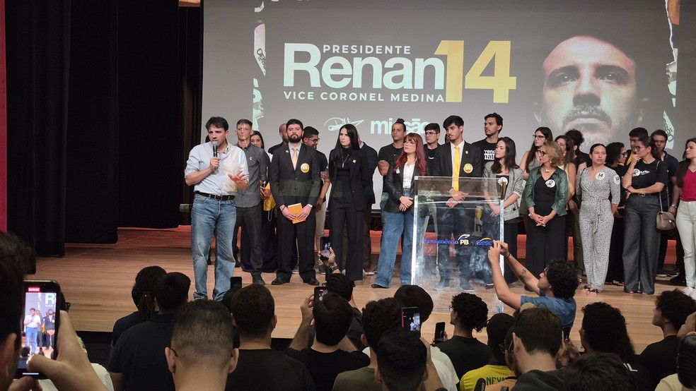 Renan Santos em evento com apoiadores em João Pessoa — Foto: Plínio Almeida/TV Cabo Branco