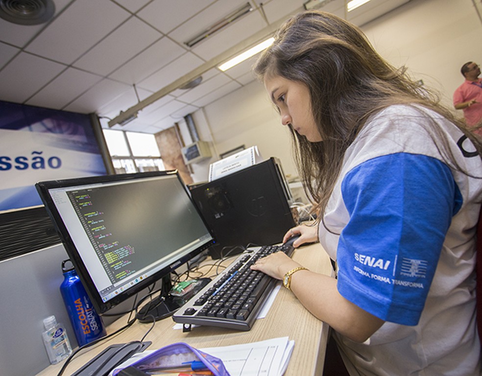 Firjan SENAI Macaé oferece 120 vagas gratuitas em cursos de Tecnologia da Informação — Foto: Divulgação