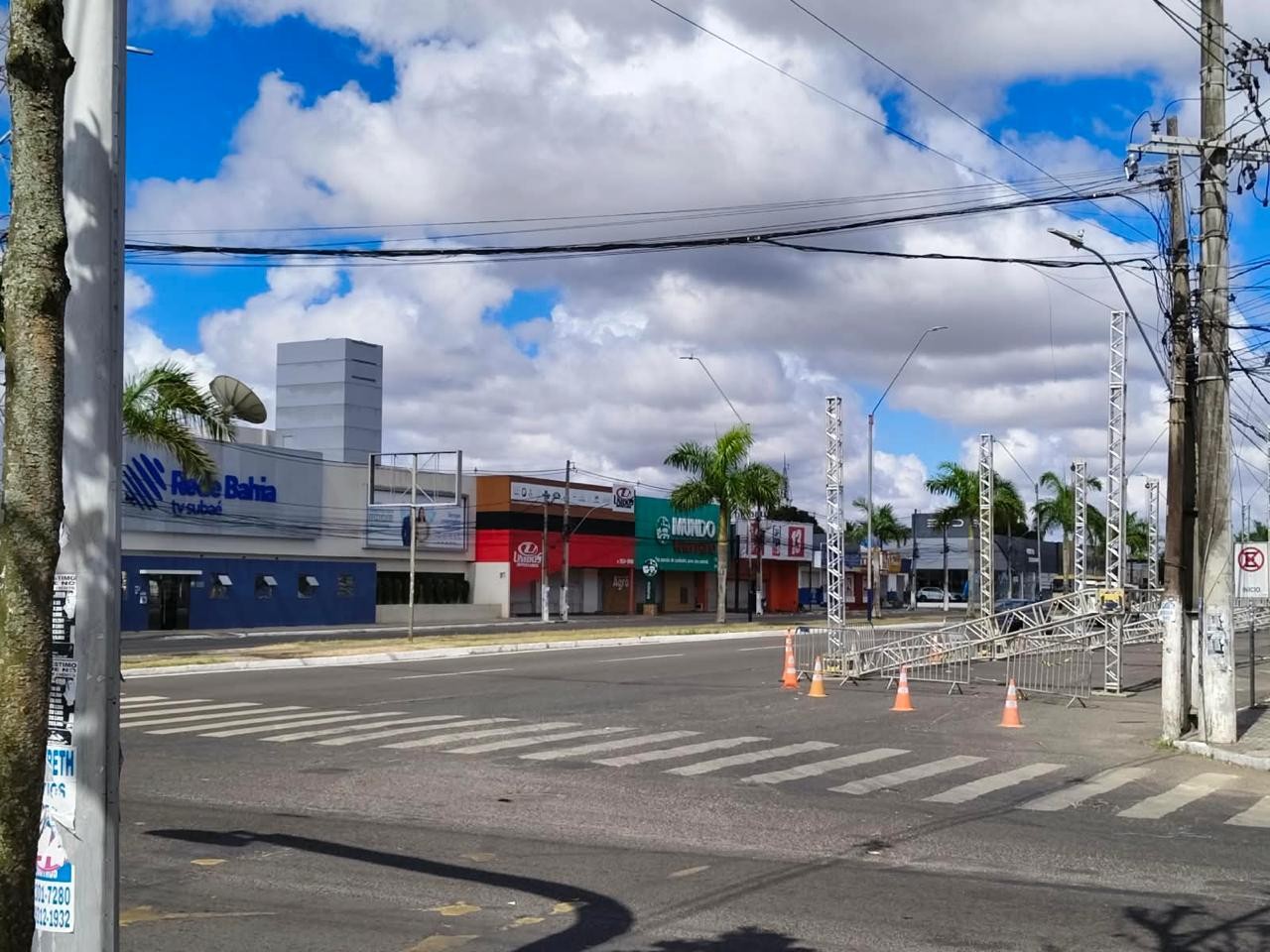 SMT suspende temporariamente Direita Livre em cruzamento de Feira para montagem de camarotes da Micareta