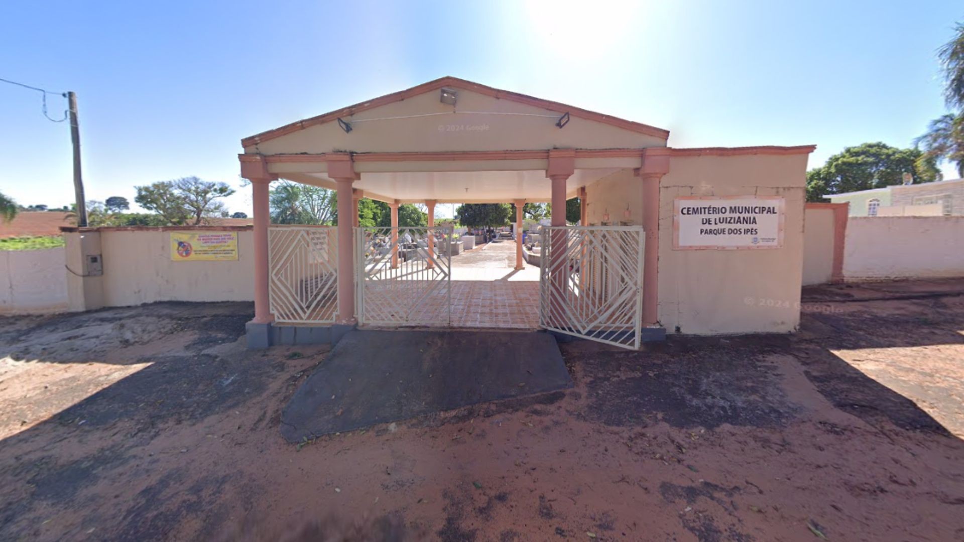 Ossada e restos de cabelo são encontrados dentro de saco de lixo em área externa de cemitério no interior de SP