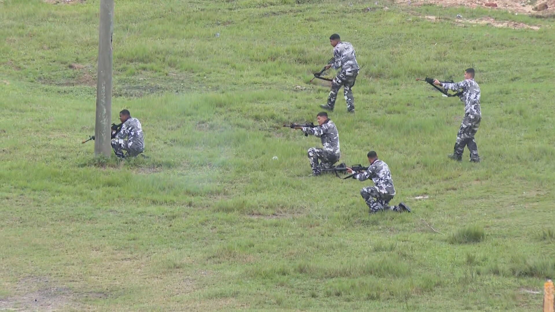 Fuzileiros Navais fazem exercício militar no Rio em preparação para inspeção da ONU