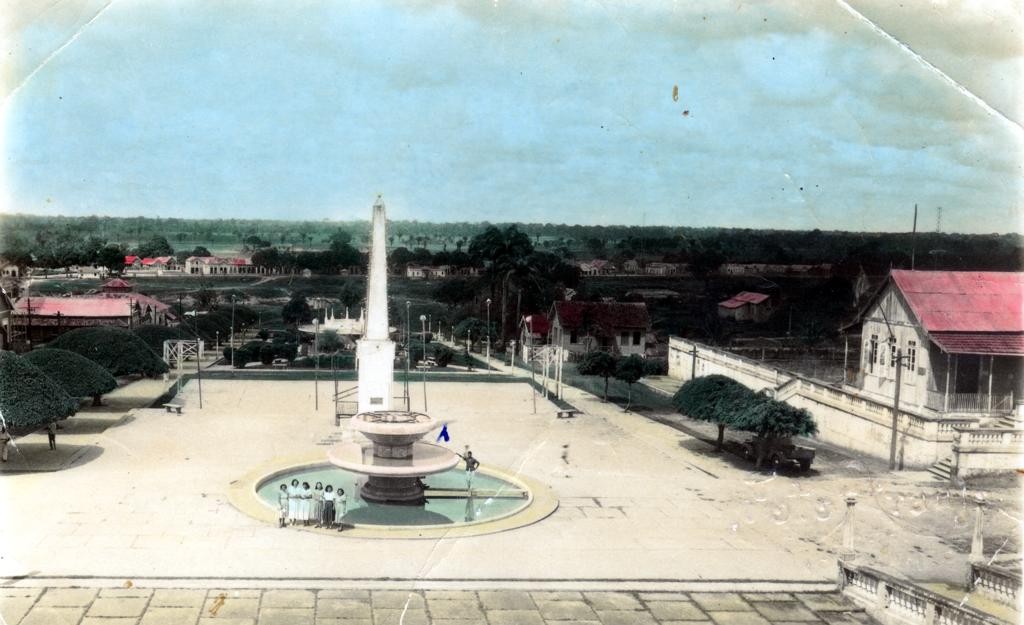 Praça em frente ao Palácio Rio Branco - década de 50