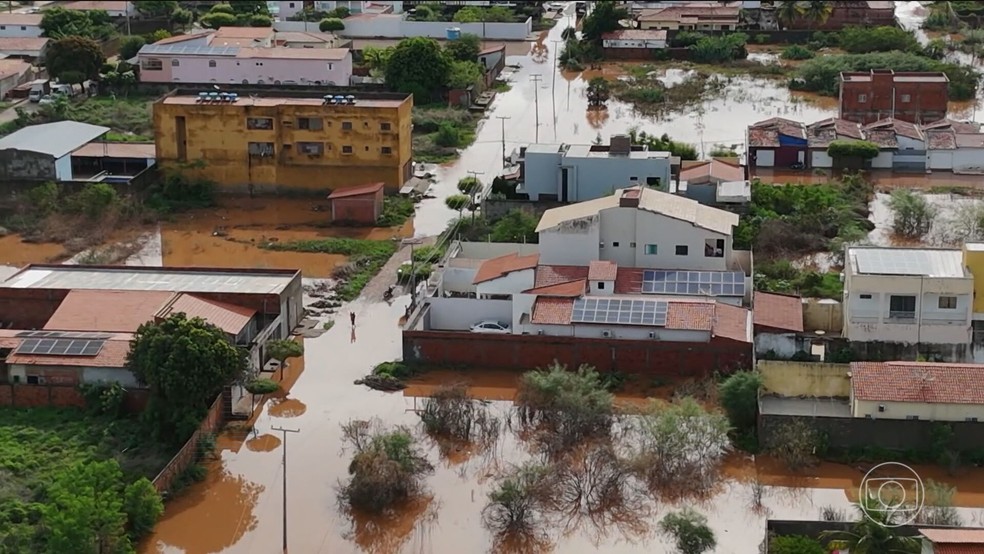 Enchente provoca destruição em Picos (PI)