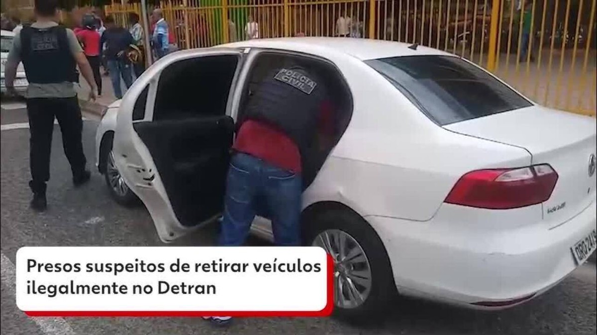 Homens são presos suspeitos de retirar veículos sem placa do pátio do