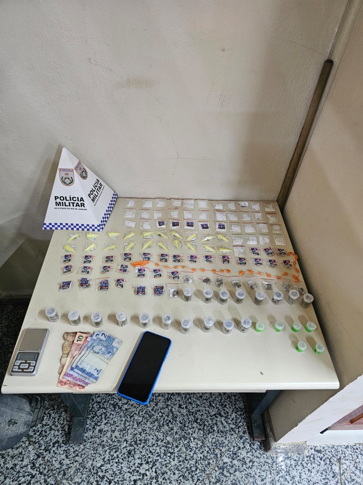 Dupla é presa por suspeita de tráfico de drogas em Paraty 