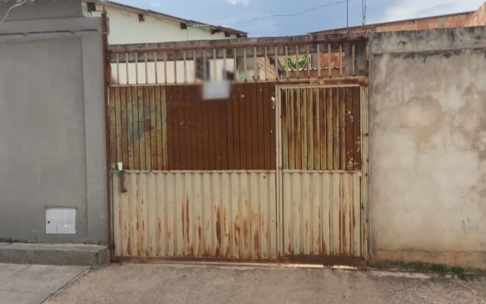 Casa em que adolescente morreu ao levar choque durante reforma, em Luziânia  — Foto: Reprodução/TV Anhanguera