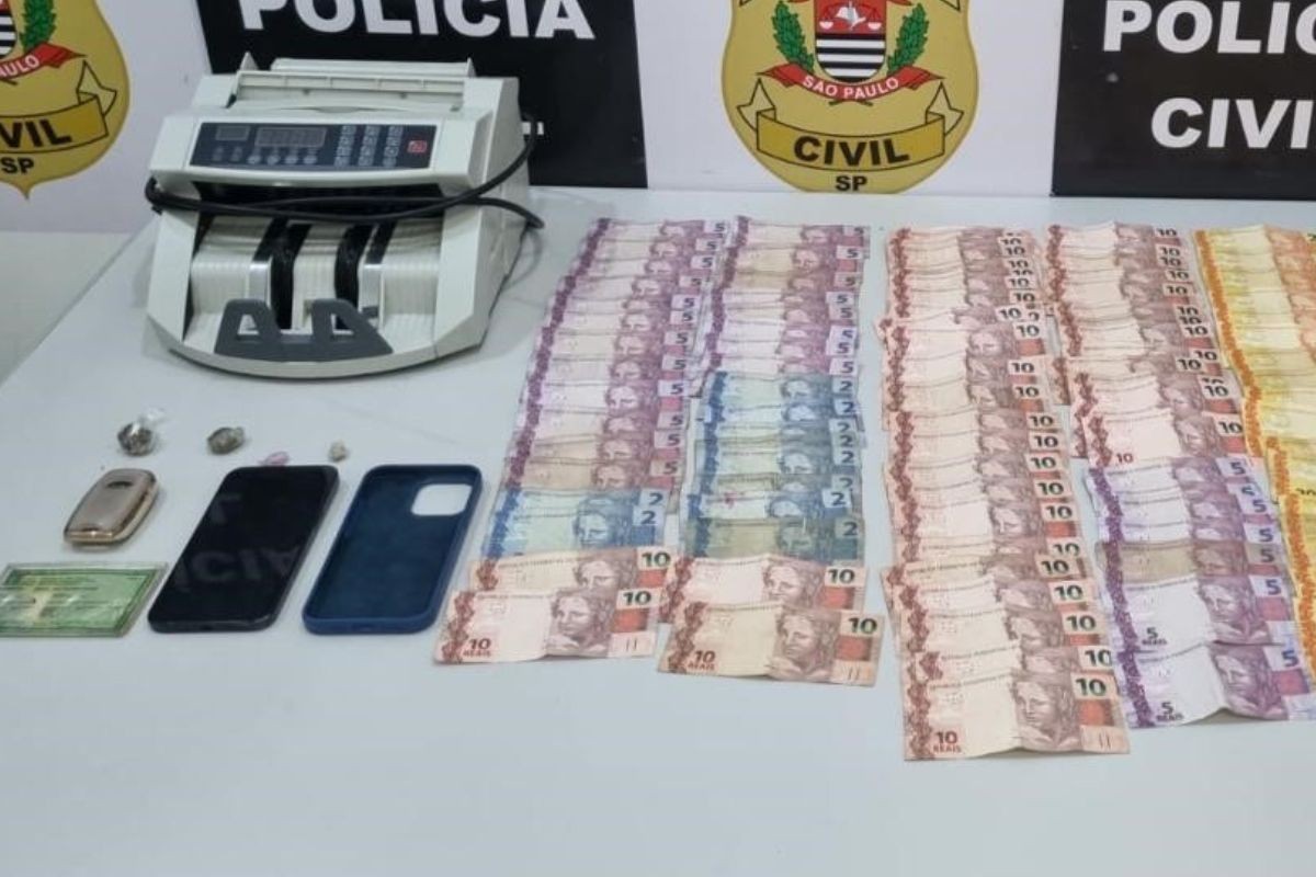 Polícia Civil descobre esquema de delivery de drogas com máquina de contar dinheiro e prende um homem no litoral de SP