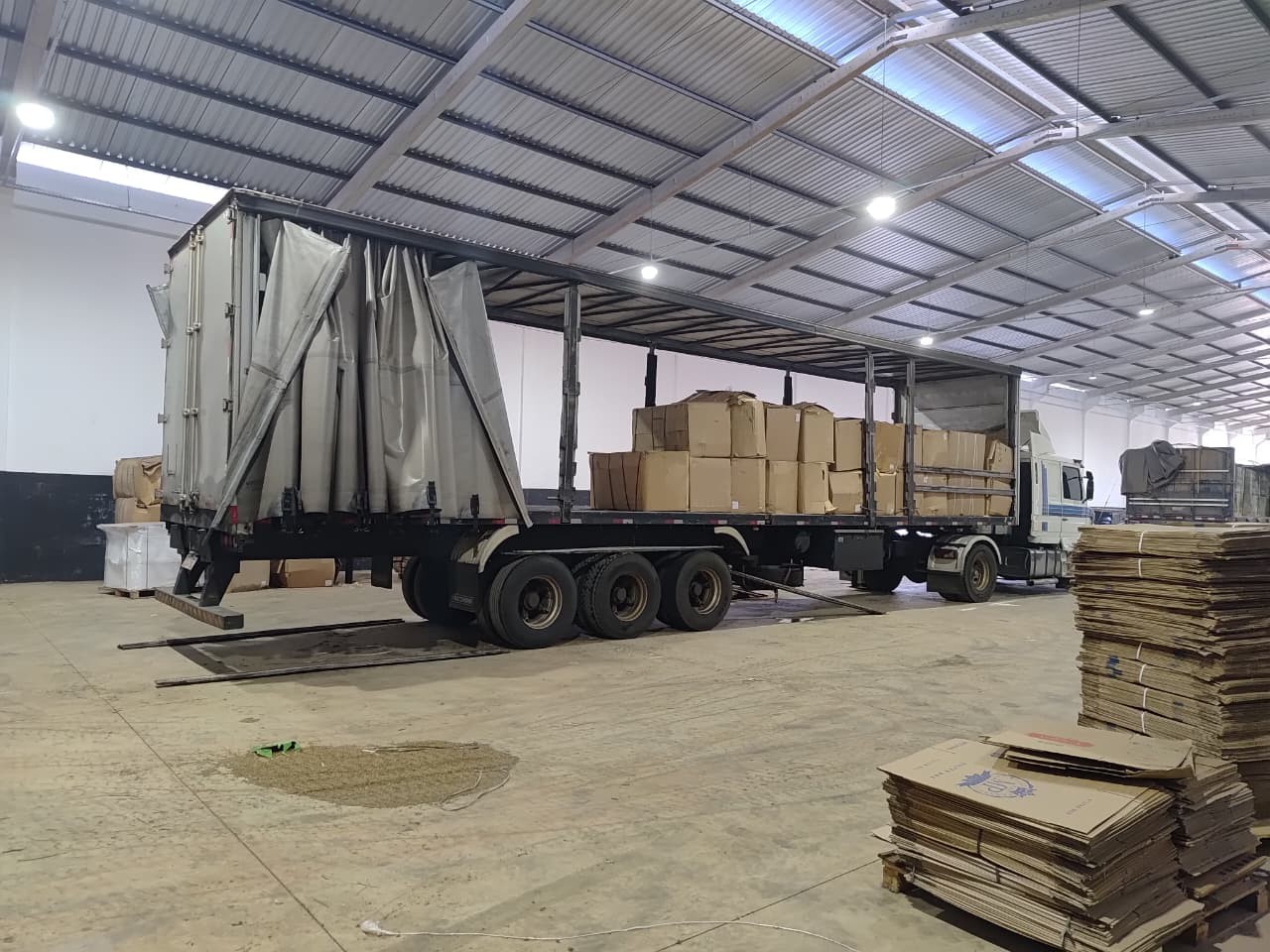 Fábrica clandestina de cigarros é fechada durante operação da polícia em Tatuí