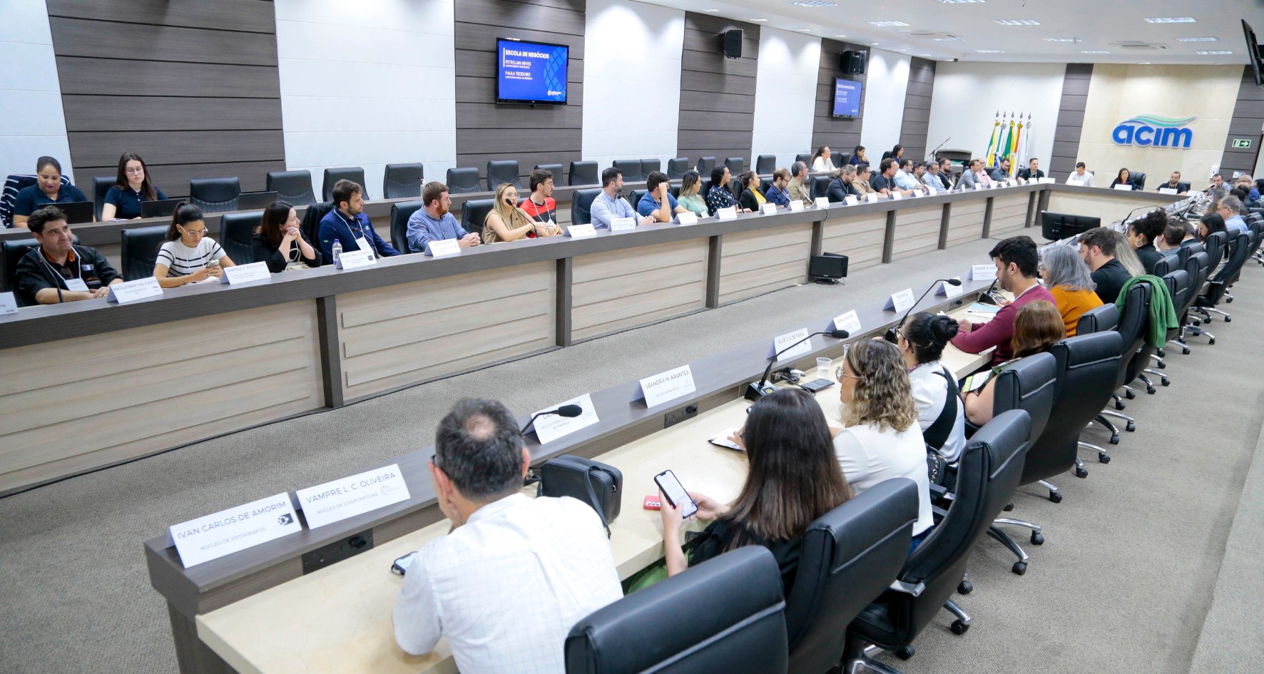 Profissionais e empresários se unem para ganhar competitividade