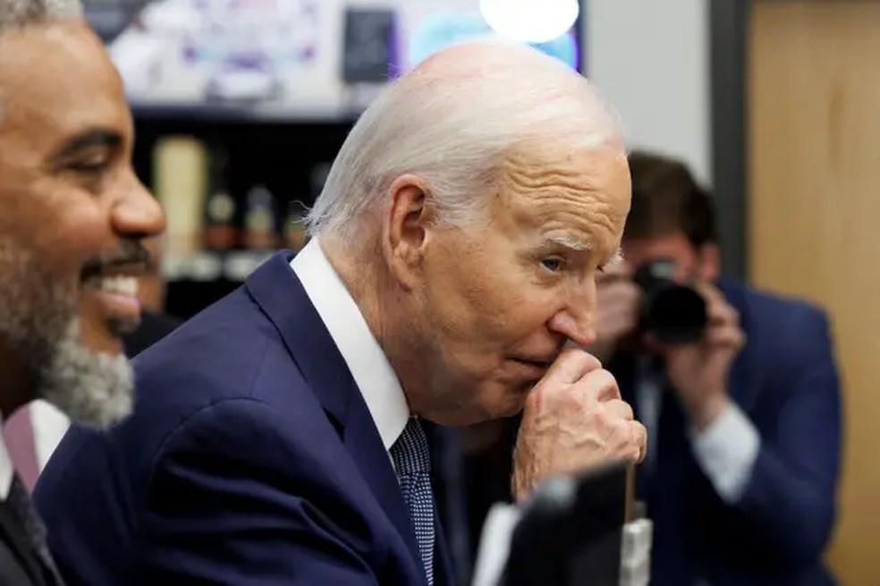 Biden vem enfrentando cada vez mais críticas e pedidos para abandonar a corrida eleitoral. — Foto: Reuters via BBC