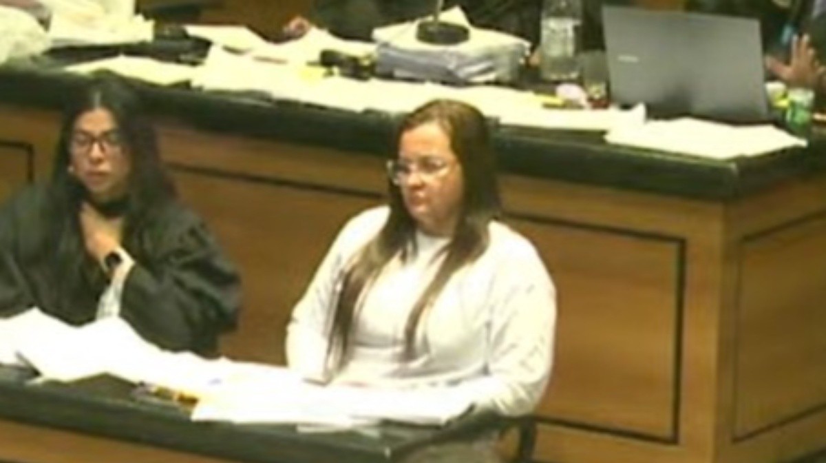 'Vi pontinhos azuis no feijão', diz vítima em júri de madrasta acusada de envenenar enteados