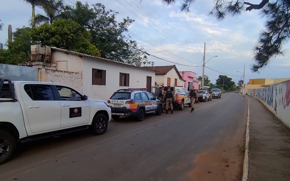 Órgãos de segurança fazem operação contra quadrilha que praticava roubos em rodovias e zona rural de MG — Foto: Gaeco Passos