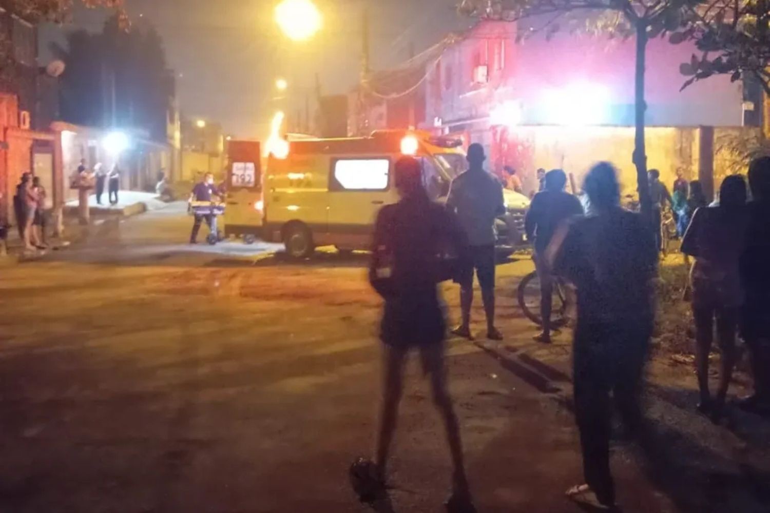 Motorista de app salta de carro para fugir de assalto e é atropelado por criminosos no litoral de SP