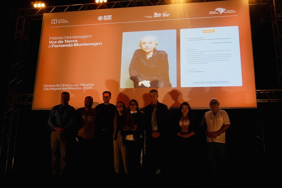 Fernanda Montenegro é homenageada com o primeiro Prêmio Voz da Terra — Foto: Letícia Belmonte/ Prefeitura de São Miguel das Missões