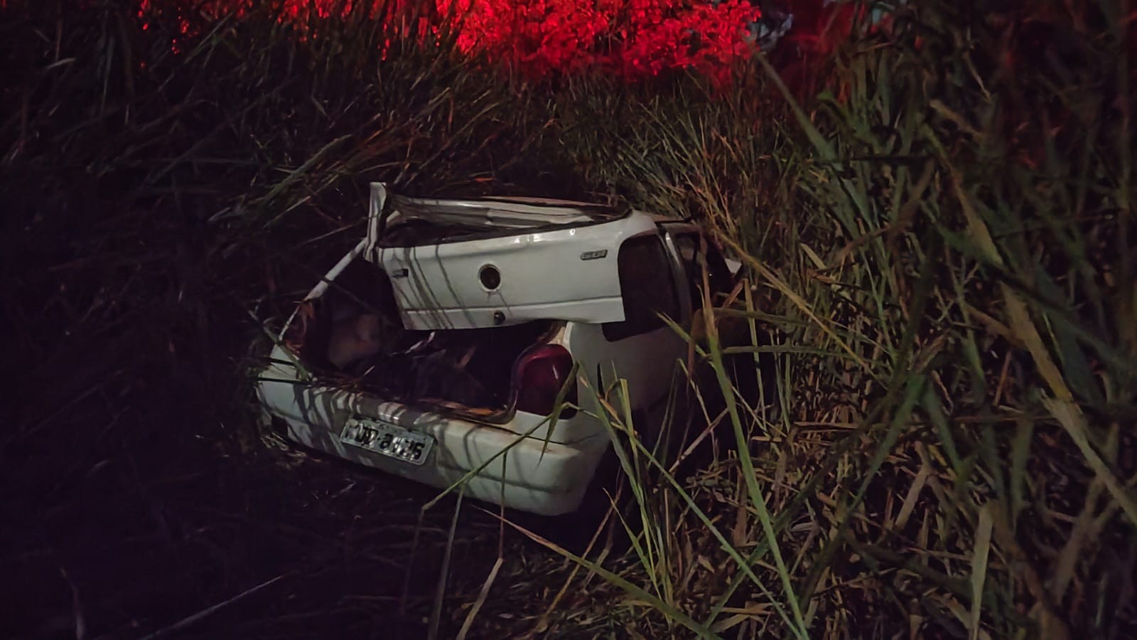 Motorista é encontrado morto debaixo de carro que caiu em ribanceira na BR-352, em Pará de Minas 