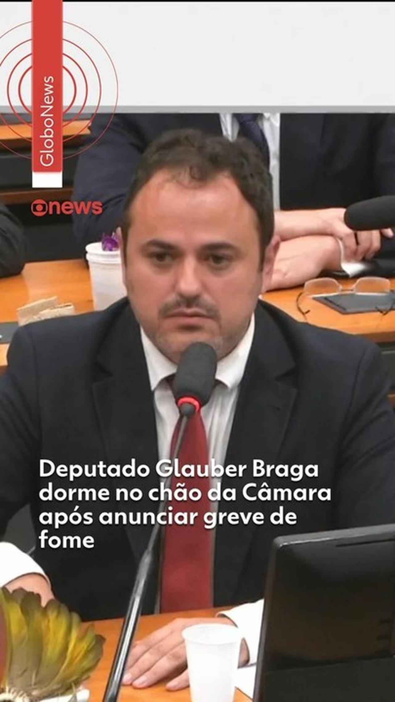Em greve de fome, Glauber toma isotônico e ouve NX Zero para manter a calma, diz equipe