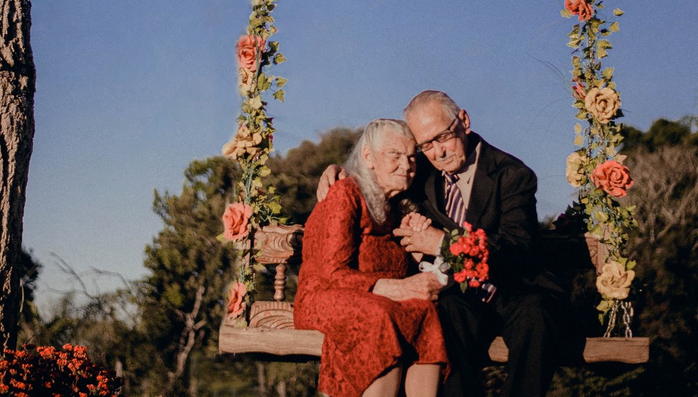 Ana Maria e José Augusto de Melo em sessão de fotos repleta de amor em Congonhal (MG) — Foto: Bruna Matos