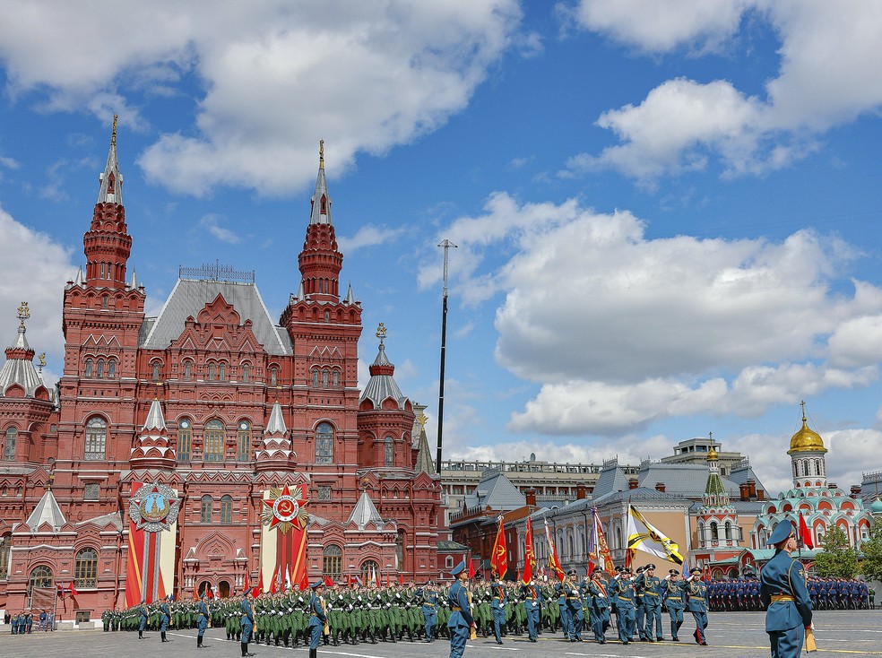 Cerimônia de celebração dos 80 anos do Dia da Vitória  na Segunda Guerra Mundial, na Praça Vermelha, em Moscou — Foto: Ricardo Stuckert/PR