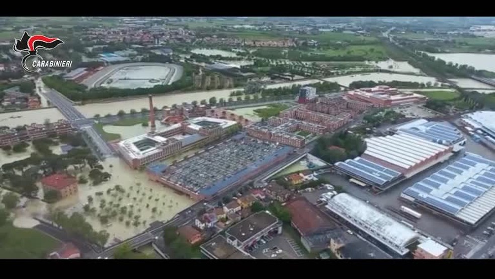 Visão aérea da cidade de Cesena após fortes chuvas que atingiram a Itália em 17 de maio de 2023 — Foto: ALPINE RESCUE / CARABINIERI POLICE/via REUTERS