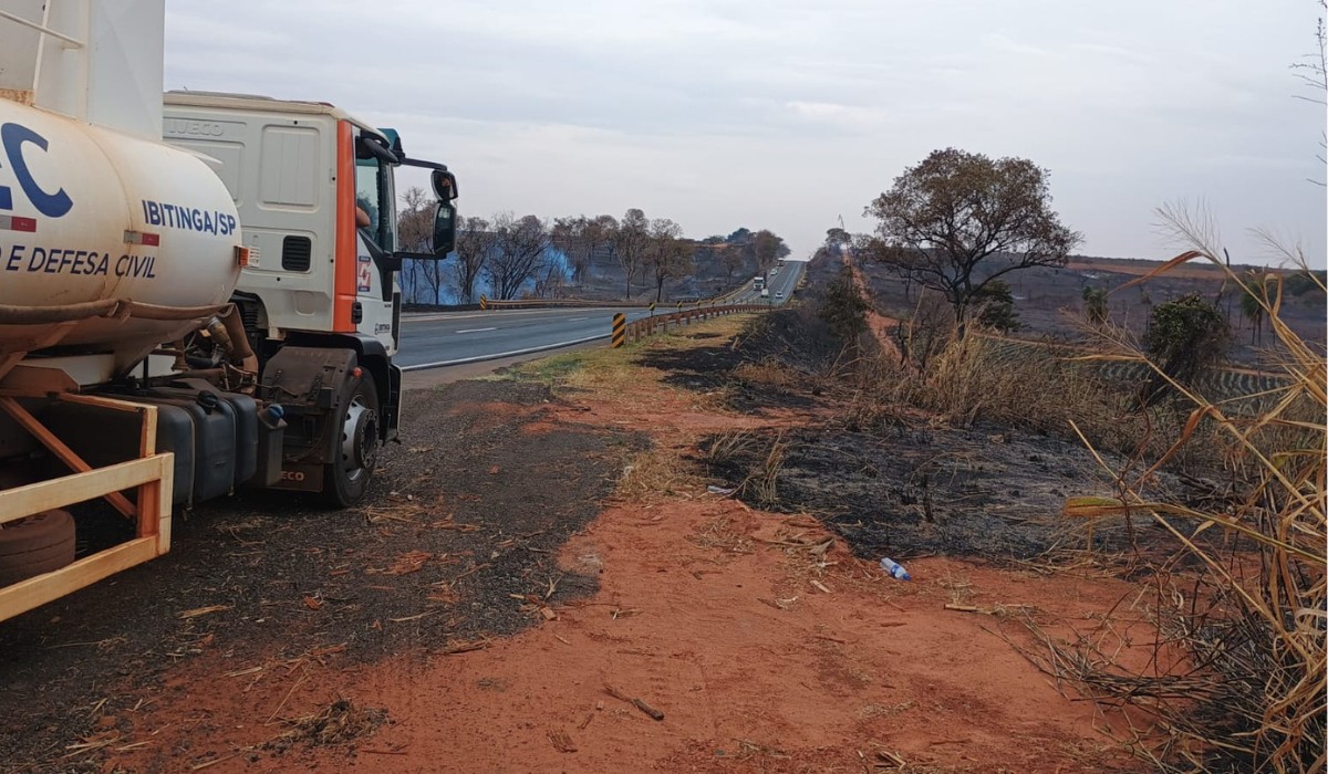 Incêndio atinge quatro hectares de canavial entre Ibitinga, Borborema e Iacanga