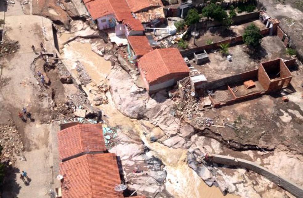 Imagem aérea registra estragos provocados pela chuva em Lajedinho — Foto: Andréa Silva/TV Bahia