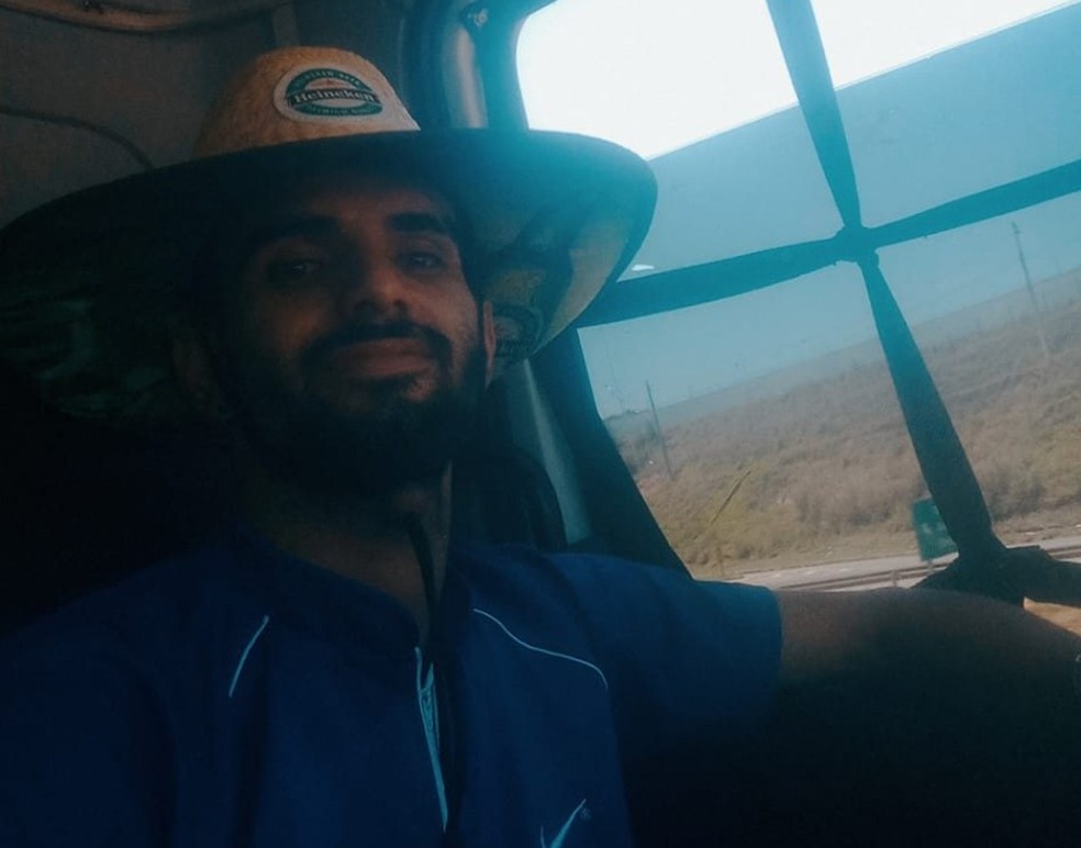 Caminhoneiro foi identificado como Vinícius Galdino de Araújo — Foto: Redes Sociais