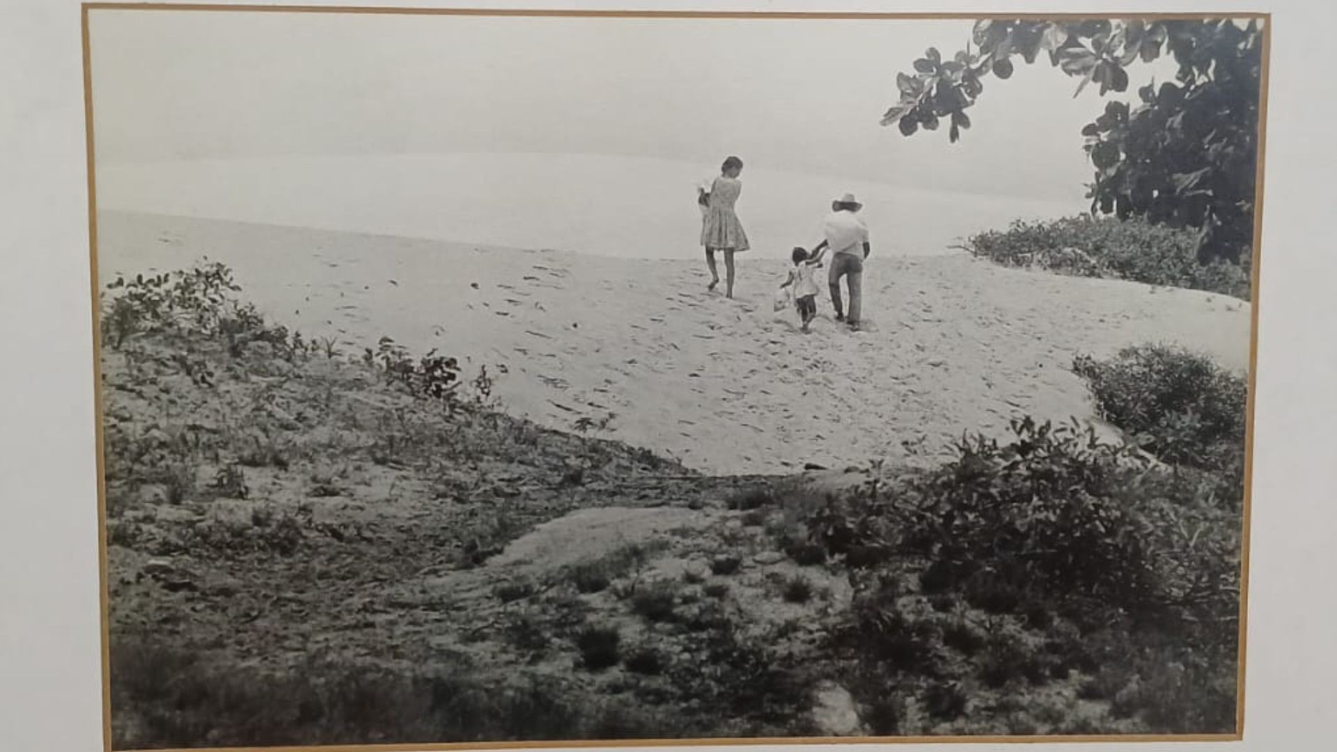 Última família a deixar a antiga Vila de Itaúnas, em 1972, no Norte do Espírito Santo — Foto: Rogério Medeiros