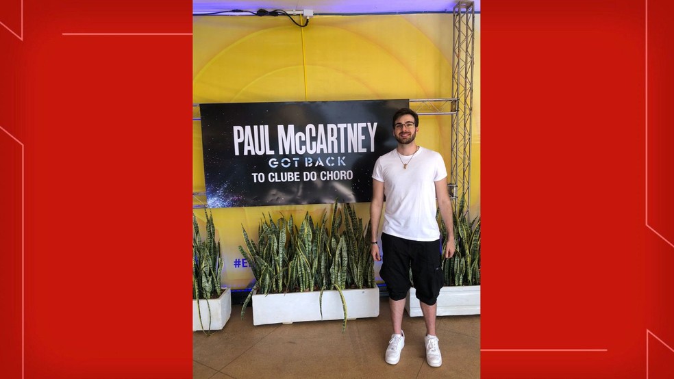 Márcio Bigonha em frente ao Clube do Choro antes do início do show do Paul McCartney. — Foto: Reprodução/Redes sociais
