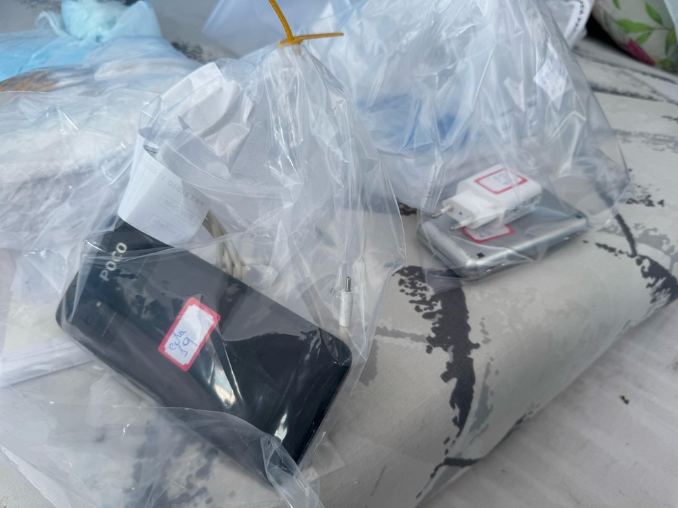 Operação transfere presos e apreende mais de 150 facas e celulares em presídio da Bahia — Foto: Hildazio Santana/ Nucom-Seap