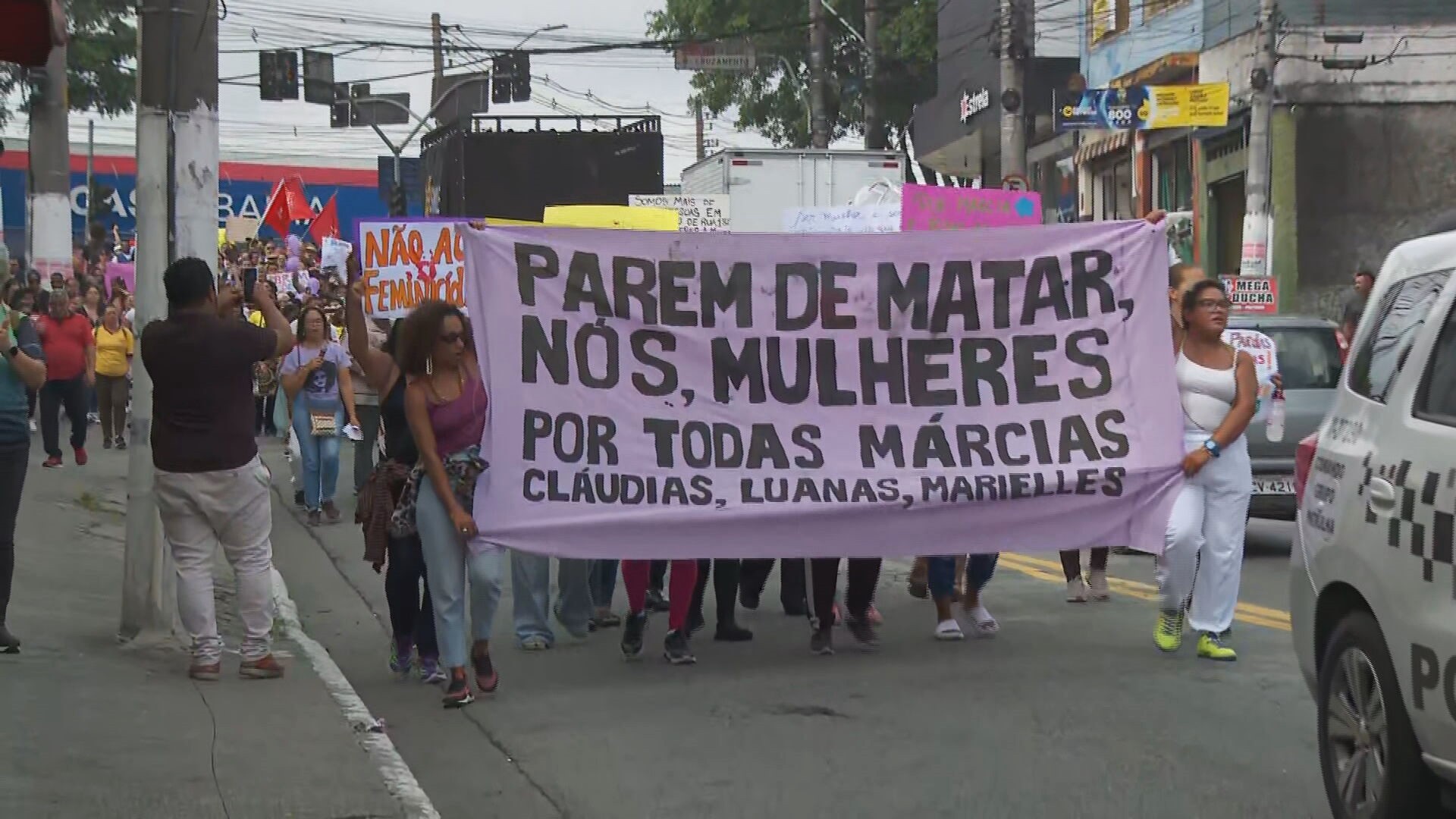 Mulheres vão às ruas na Zona Sul de SP em ato contra feminicídios e lesbitransfobia