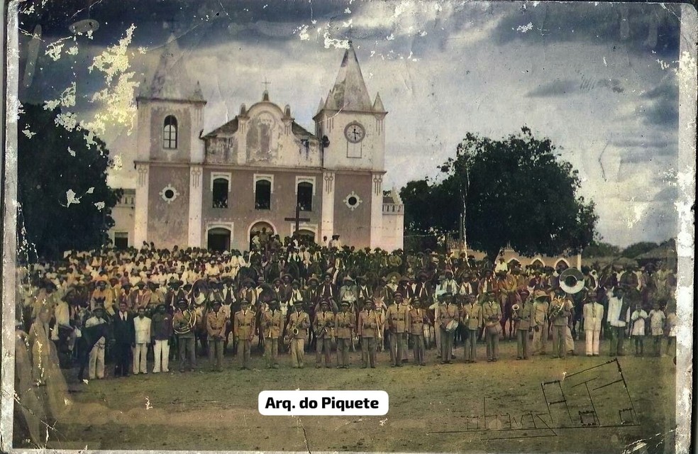 Procissão dos vaqueiros nos festejos de São Raimundo Nonato, em União, no dia 29 de agosto de 1944. — Foto: Prefeitura de União