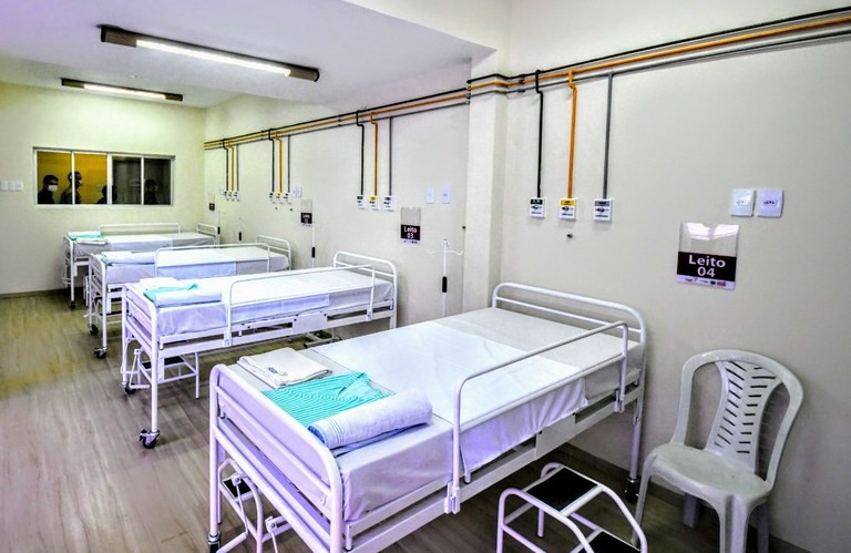 Prefeito de João Pessoa sanciona lei que exige cartazes sobre aborto em unidades de saúde