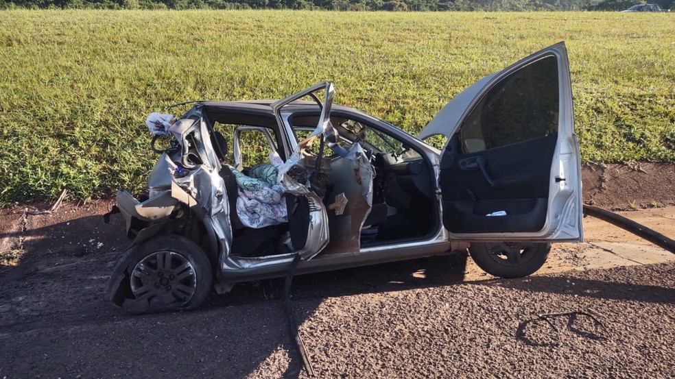 Motorista de carro de luxo foge após provocar acidente que matou duas pessoas na SP-280 — Foto: Divulgação/Polícia Rodoviária