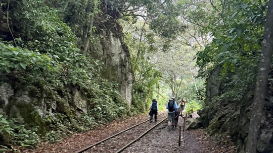 '12 km a pé com mochila nas costas': brasileiro conta perrengue para sair de Machu Picchu enquanto trem estava suspenso - Serviço ferroviário voltou a funcionar depois de dois dias, como parte de uma trégua de 72 horas nos protestos de moradores da região.