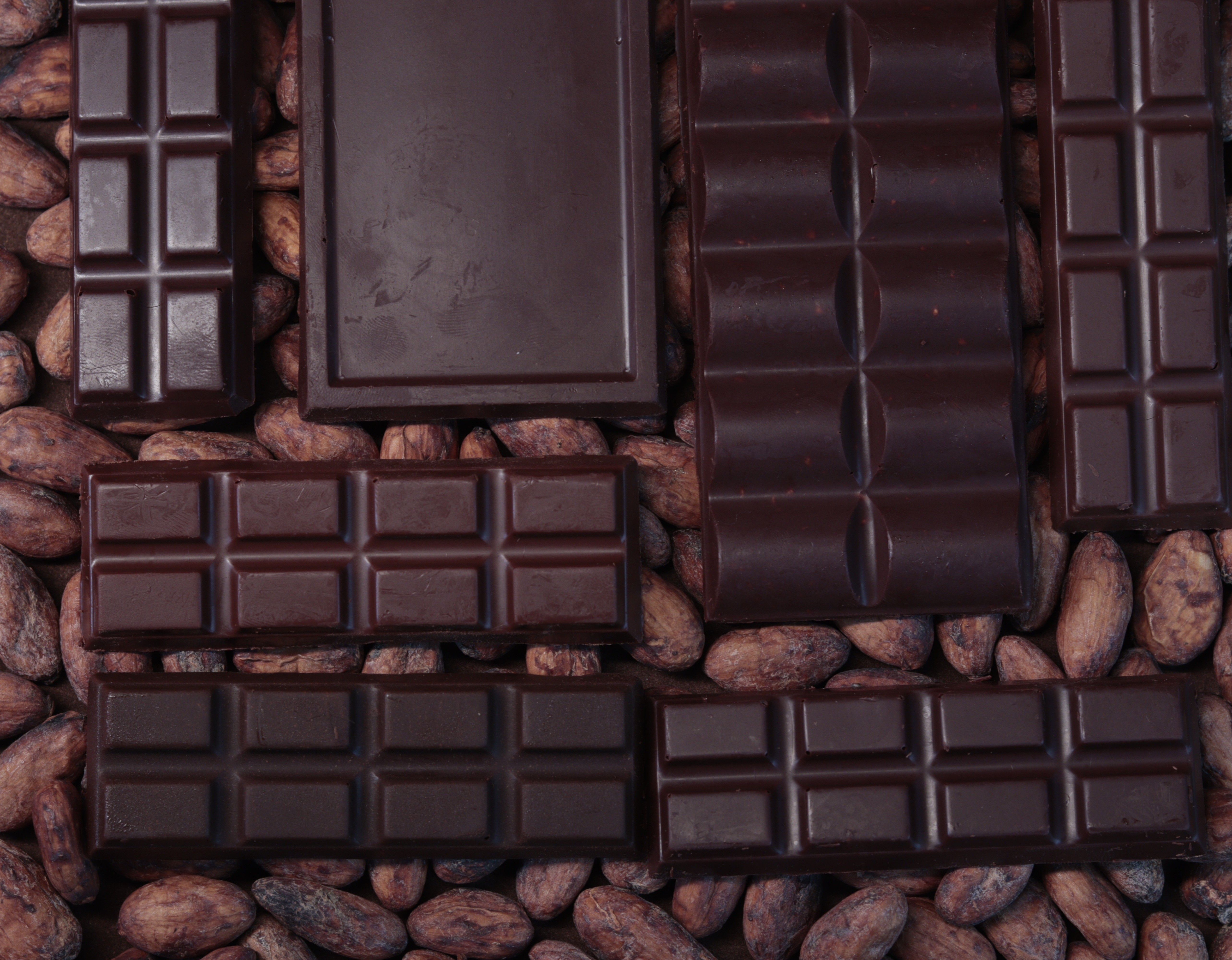Falso meio amargo e 6% de cacau: pesquisa da USP releva que açúcar é principal matéria-prima de chocolates