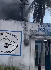 Escola pega fogo em Angra dos Reis