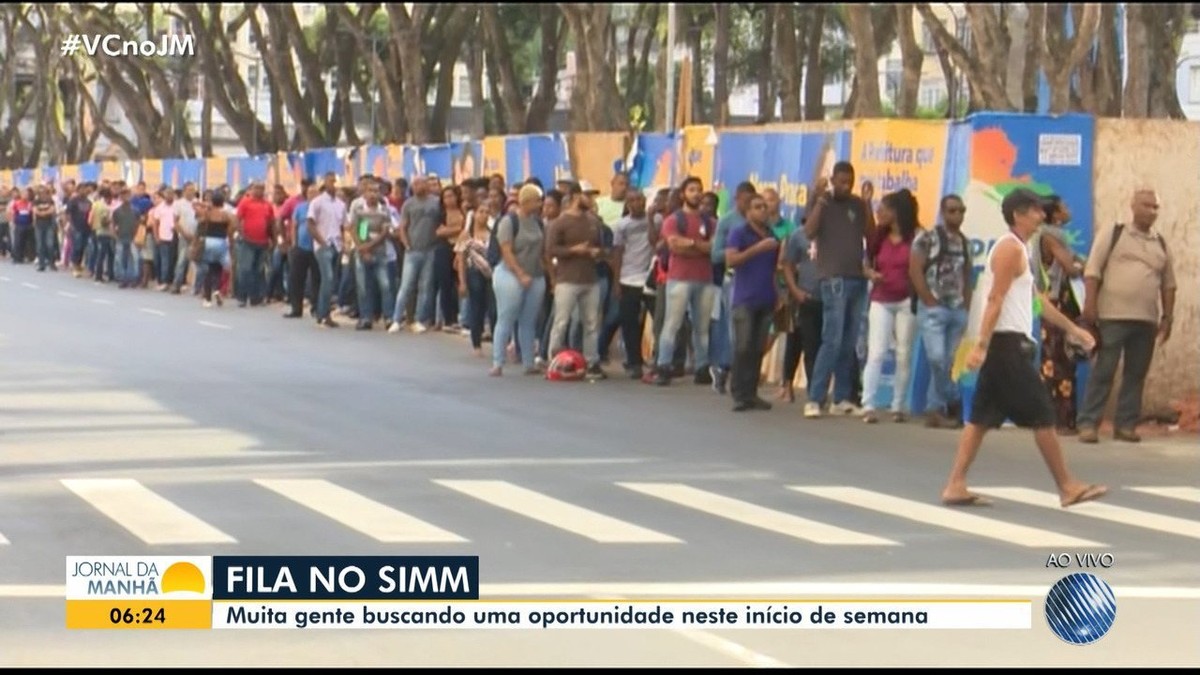 Em Busca De Emprego Candidatos Formam Fila Gigante Em Posto Do Simm Em Salvador Bahia G1 