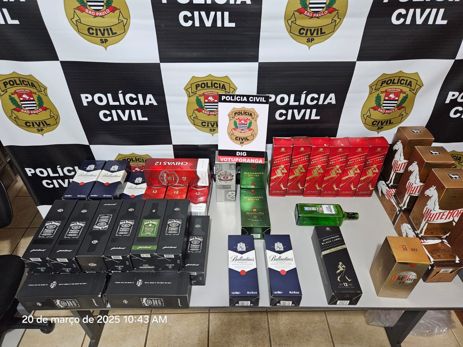 Polícia Civil encontra bebidas falsificadas durante operação no interior de SP; uma pessoa foi presa