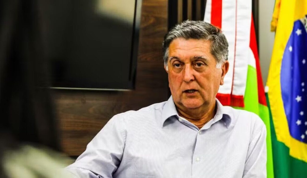 Prefeito de Florianópolis, Topázio Neto, é internado após relatar fortes dores abdominais